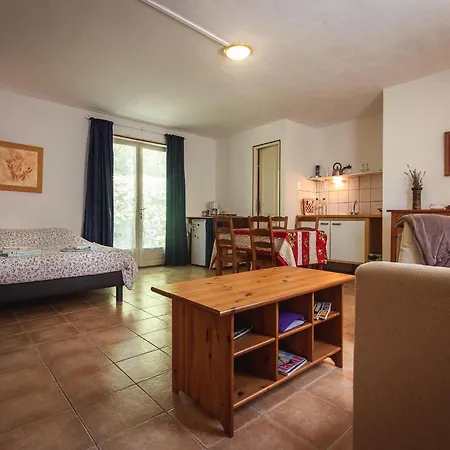 Charming With Pool In Vezac